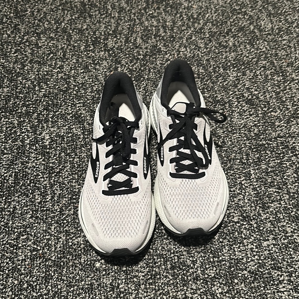 Brooks Adrenaline GTS 22 Shoes